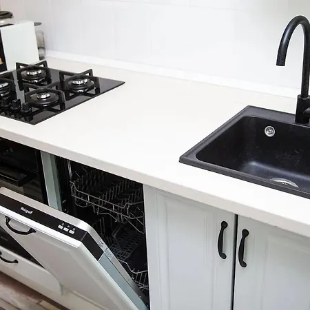 Stylish 2-bedroom On The Eu Side Apartment *