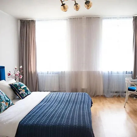 Stylish 2-bedroom On The Eu Side *