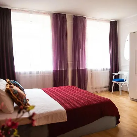 Stylish 2-bedroom On The Eu Side