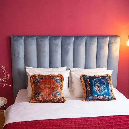 Stylish 2-bedroom On The Eu Side アパート